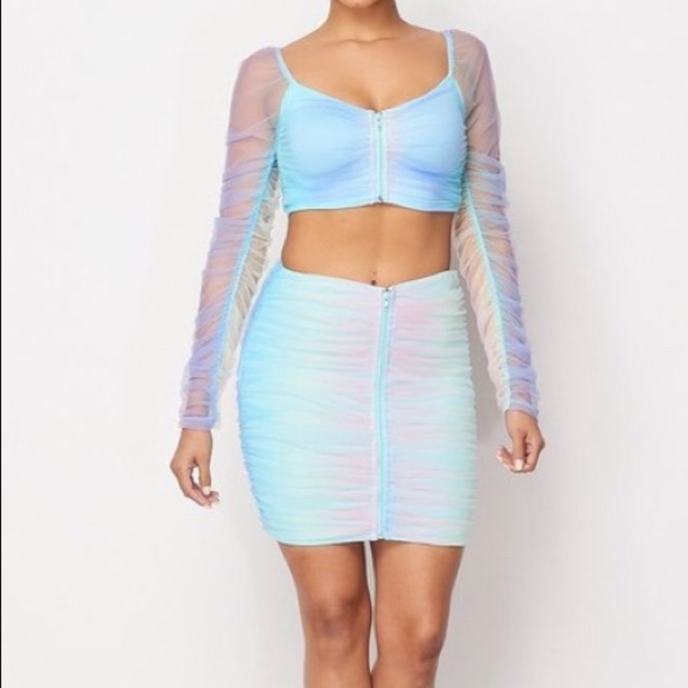 HOT & DELICIOUS Long Sleeve Crop Top & Skirt Set - Picture 3 of 5